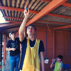 Alunos do 10o ano trabalhando na ONG Alquimia