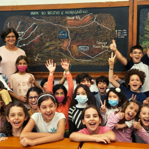 Alunos do 4o ano em Época de Geografia